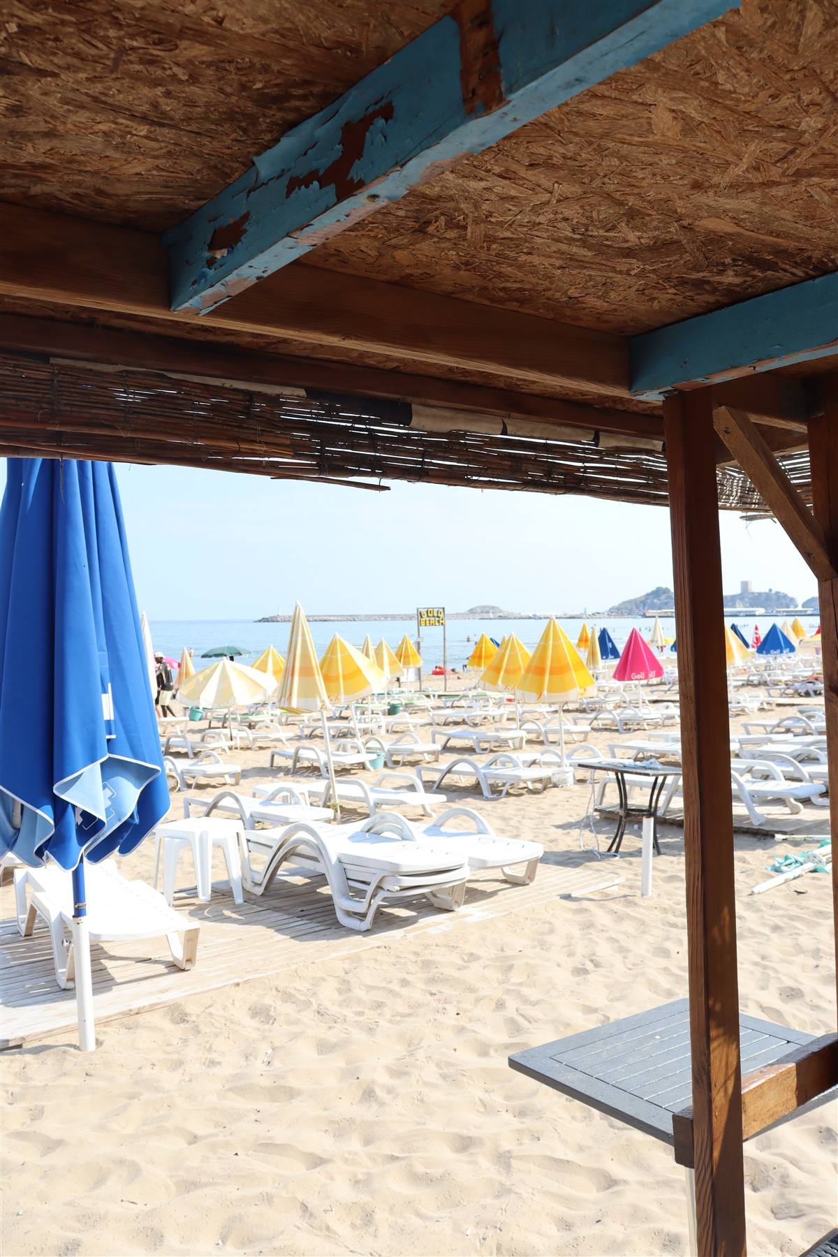 Locadan Gold Beach sahiline bakış